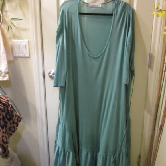 FREE PEOPLE!>LONG MAXI DRESS! SLEEVES>SCOOP NECK>LAYERED BOTTOM>LT. GREEN - Picture 1 of 11
